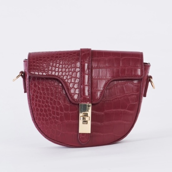 Red Faux Gator Skin Semi Circle Crossbody Bag - Picture 1 of 4